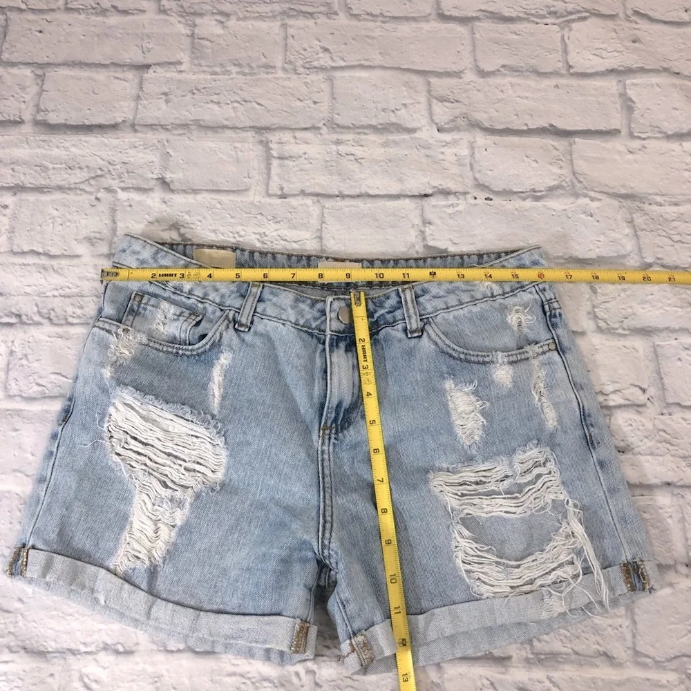 Zara Distressed Denim jean shorts Light wash denim Size 8